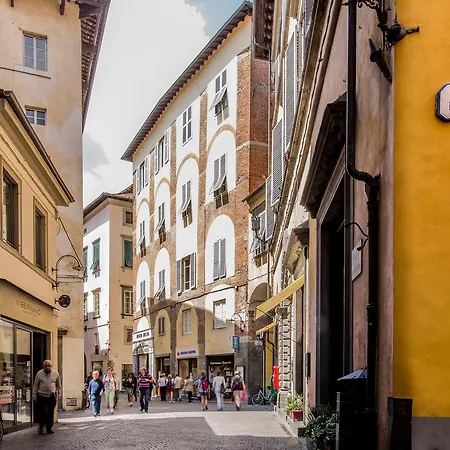 Residenza Di Via Fontana Bed & Breakfast Lucca